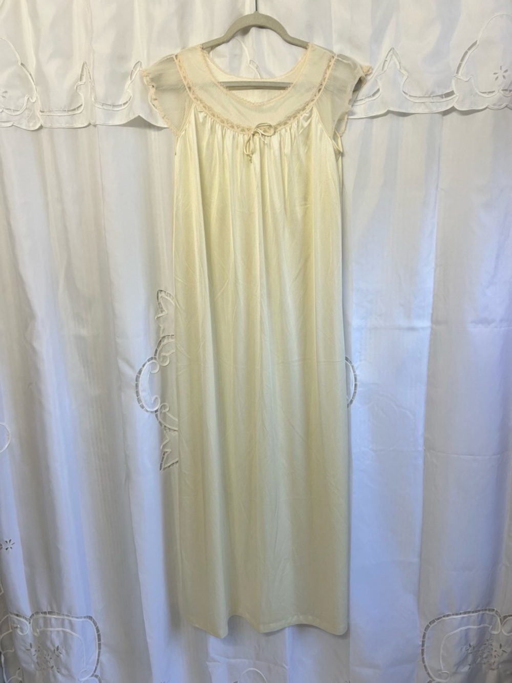 Vintage Van Raalte Ivory 100% Nylon Tricot Nightgown Pleated Maxi USA S